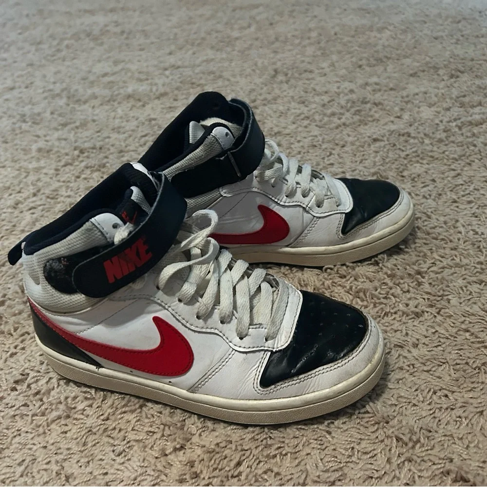 Nike Kids' Court Borough Mid 2 sneakers